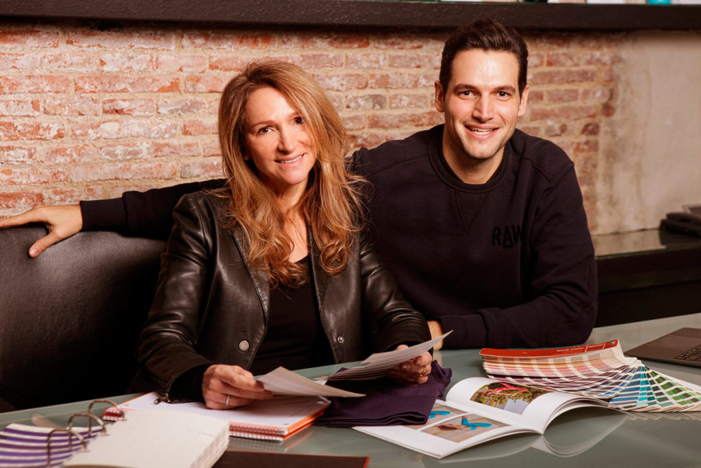 Arianne Puig y Álvaro Roca, madre e hijo y fundadores de Born Living Yoga. FOTO: DR