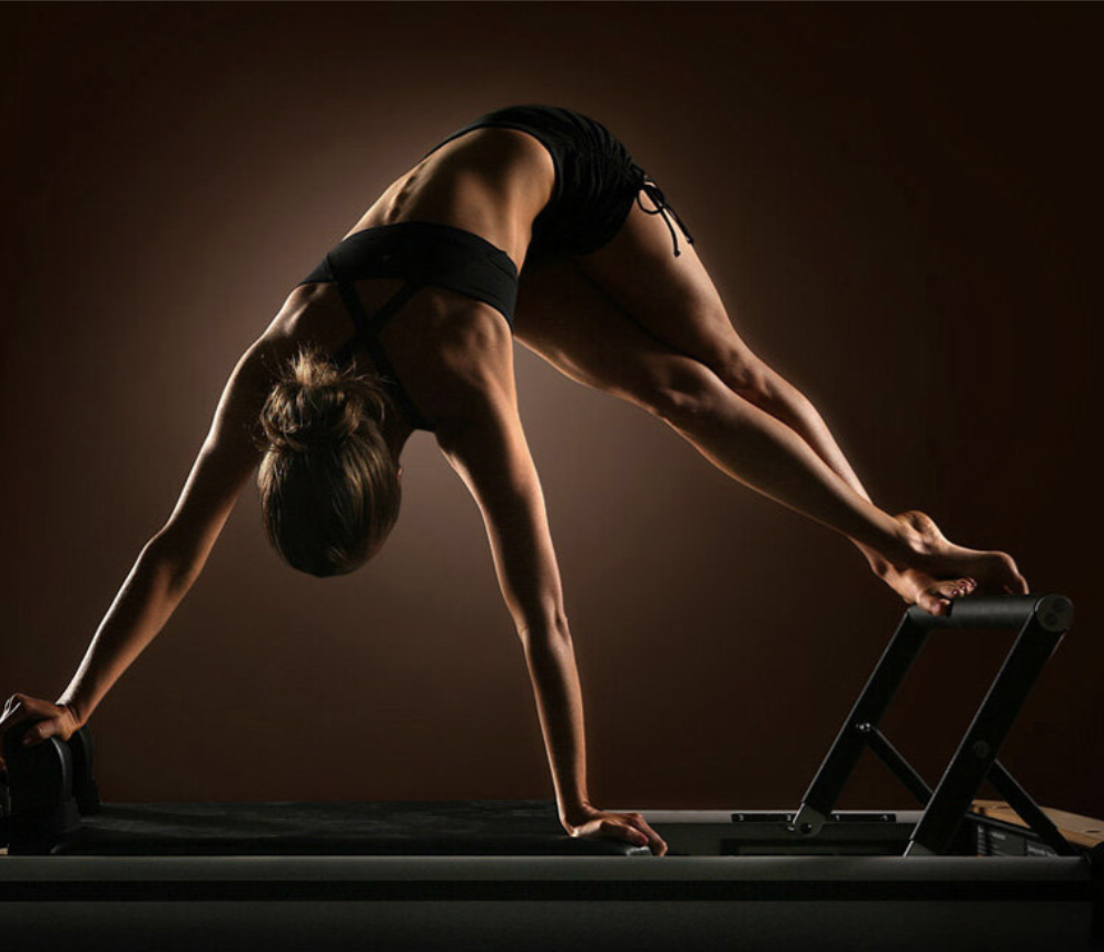 PILATES REFORMER TRANSFORMA TU CUERPO EN TAN SOLO UN MES · Pure Pilates